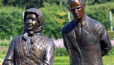 Statue of Queen Elizabeth blasted by fans who say ‘it looks NOTHING like her’