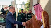 German leader seeks energy deals, alliances on Gulf trip