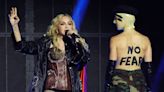 Madonna: acompañada por sus hijos, la cantante volvió a los escenarios para celebrar su carrera y reflexionar sobre el día que estuvo al borde de la muerte