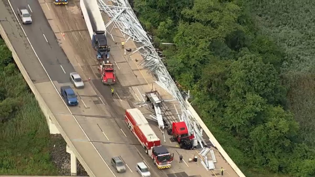 Overturned tractor slows I-95 traffic in Delaware