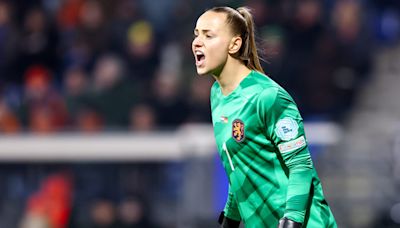 Arsenal 'closing in' on Aston Villa goalkeeper Daphne van Domselaar