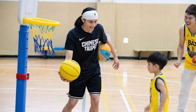 跟孩子一起動起來 籃球國手高錦瑋與網紅「彼得爸與蘇珊媽」的親子籃球課
