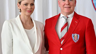 Charlene et Albert de Monaco amoureux assortis aux couleurs du Rocher, le couple donne tout pour une présentation très particulière !