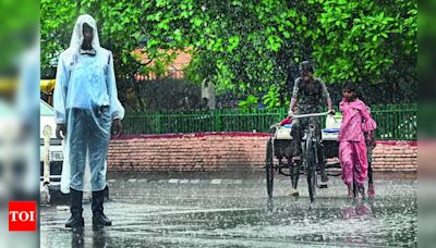 Intense Rainfall Hits Parts of Delhi | Delhi News - Times of India