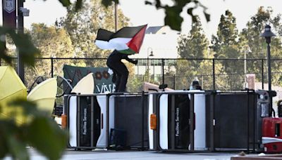 Universidad Estatal de California dice que manifestantes propalestinos ya no son bienvenidos