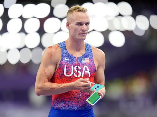 Sam Kendricks wins silver in pole vault despite bloody, punctured hand