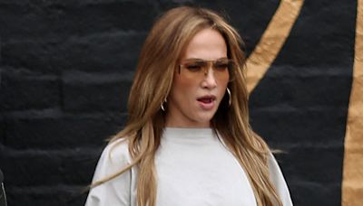 Jennifer Lopez Wears Her Wedding Ring Amid Marital Problems With Ben Affleck