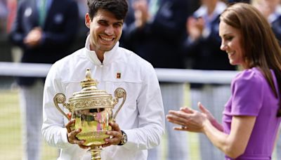 Carlos Alcaraz desintegra a Novak Djokovic y logra su segundo Wimbledon