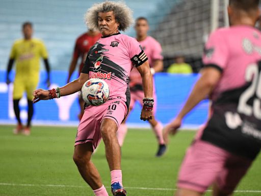 Viejas figuras del fútbol como Seedorf, Valderrama o Arango reaparecen en Venezuela