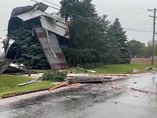 Tornadoes reported around the Quad Cities area