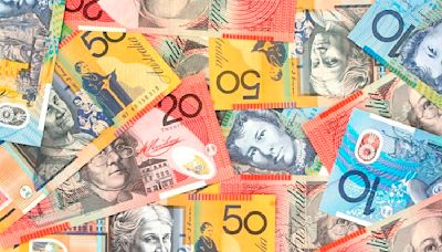 Australian Dollar edges lower, possibly due to unexpected current account deficit