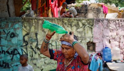 India and Pakistan swelter, Bangladesh braces for storm