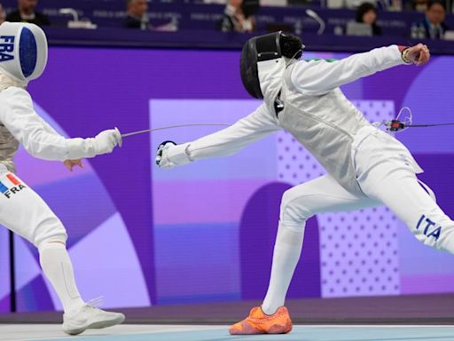 Why are fencers attached to a cable?