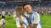 La romántica foto a puro beso de Lautaro Martínez y Agustina Gandolfo en medio de los festejos por la Copa América