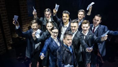 BLOOD BROTHERS Will Return On UK Tour This Autumn