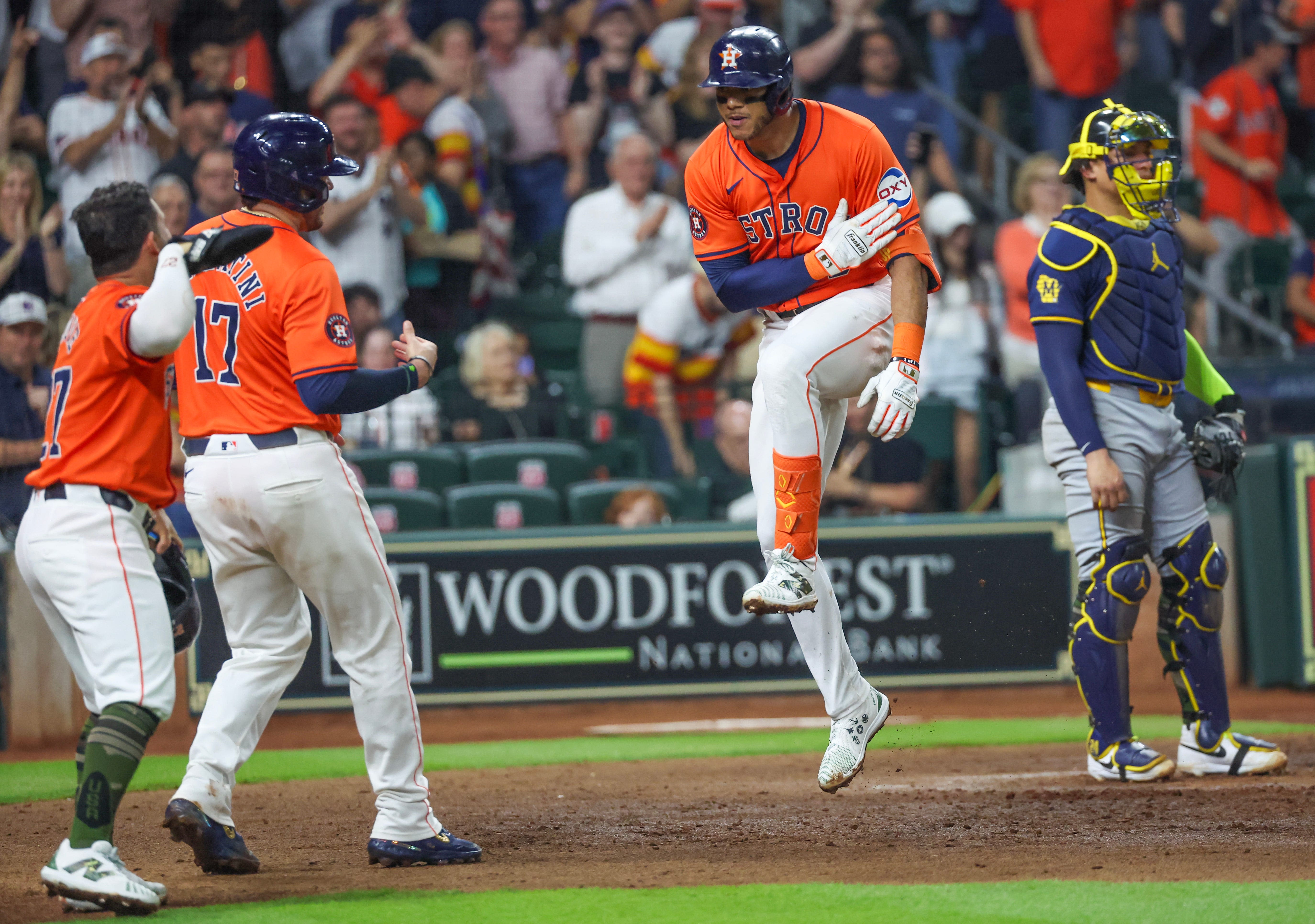 Astros 5, Brewers 4: Freddy Peralta unable to hold a pair of leads as Houston rallies to win