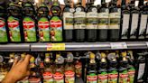 Los supermercados empiezan a bajar el precio del aceite de oliva, sin saber qué pasará con el IVA