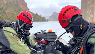 Los buceadores de élite de la Guardia Civil encuentran el cuerpo del desaparecido en Cortes de Pallás