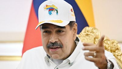 Nicolás Maduro mostra cédula eleitoral com sua foto repetida 13 vezes e ironiza: 'Ditadura' | Mundo e Ciência | O Dia