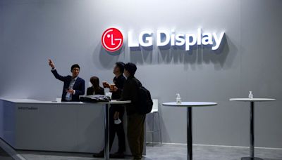 LG Display shrinks quarterly loss on Apple, Olympics demand