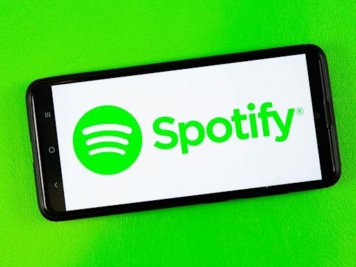 Spotify Quietly Starts Charging Non-Premium Listeners for Lyrics