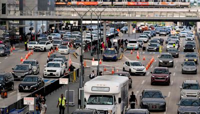 Travelers cope with crowds and high prices on the busiest day of Memorial Day weekend