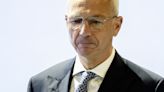Lehmann, reelegido como último presidente de Credit Suisse en una tensa junta