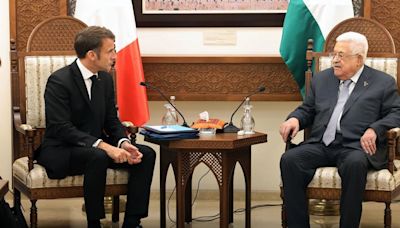 Macron pide a Abbas "reformas esenciales" dentro de la Autoridad Palestina