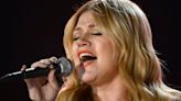 Fans Praise Kelly Clarkson's 'Soulful' Cover of 'Bridge Over Troubled Water'