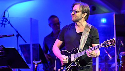 How Al Di Meola’s peerless alternate-picking style changed the landscape of guitar playing