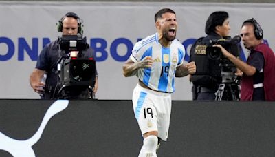 Otamendi siempre suma en la Selección pero ahora disfruta desde otro lugar: "Estoy feliz, uno nunca sabe cuándo va acabar todo"