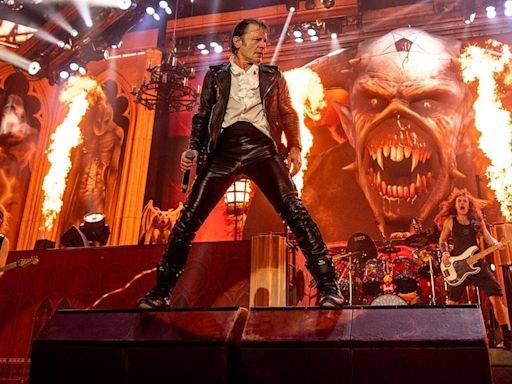 Bruce Dickinson, do Iron Maiden, desabafa: ‘Talvez não nos desafiemos artisticamente porque temos seguidores devotados’