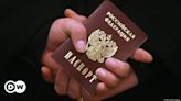 Russian exiles report canceled ID cards – DW – 07/21/2024