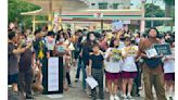 反國會擴權遍地開花 嘉義車站前高中生舉牌嗆「黃國昌我有欠你喔」