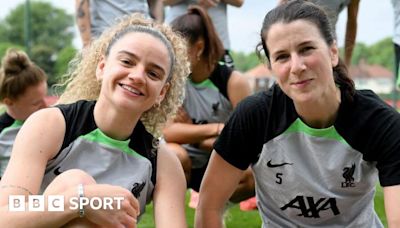 Republic of Ireland women: Niamh Fahey and Leanne Kiernan sign new contracts at Liverpool