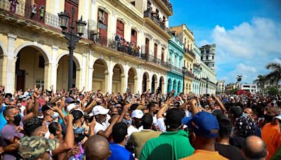 Columna de Juan Antonio Fernández Estrada: La deuda de la izquierda ante la represión en Cuba - La Tercera