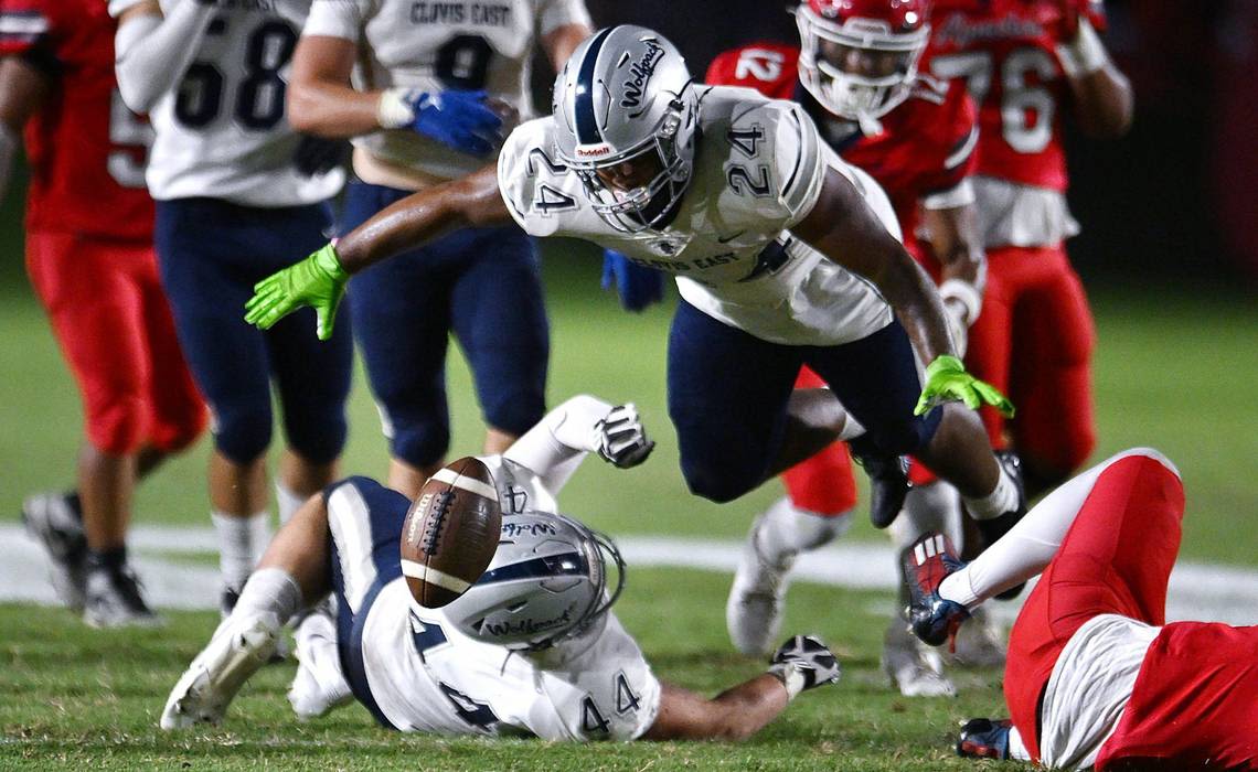 High school football: Clovis East rolls past Sanger, highlighted by a defensive play