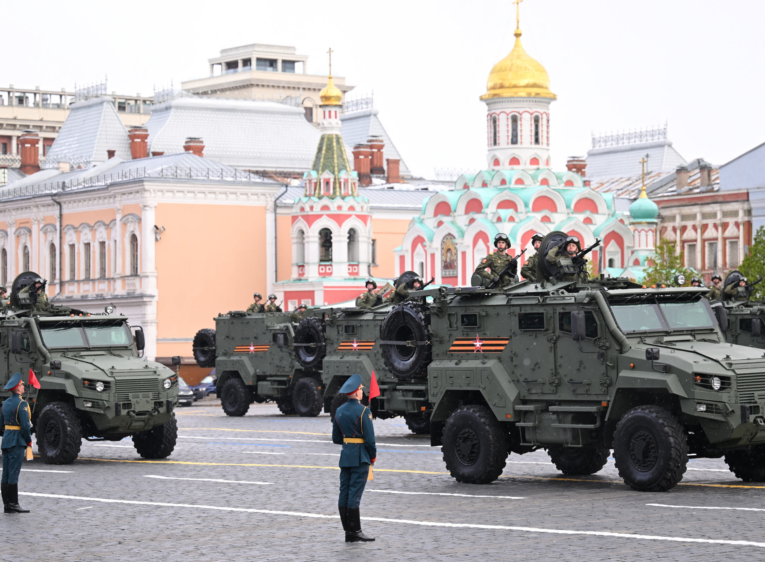 Watch: Russian officers fail to salute Putin at Victory Day parade