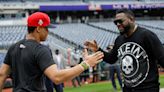 David Ortiz muestra fajo de dólares durante entrevista ante Juan Soto y pide a Yankees que lo firmen - El Diario NY