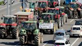 Agricultores salen a las calles para denunciar la situación "insostenible": "Todos hablan mucho, pero no hacen nada"