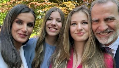 Se viralizan fotos de la reina Letizia, el rey Felipe y sus hijas