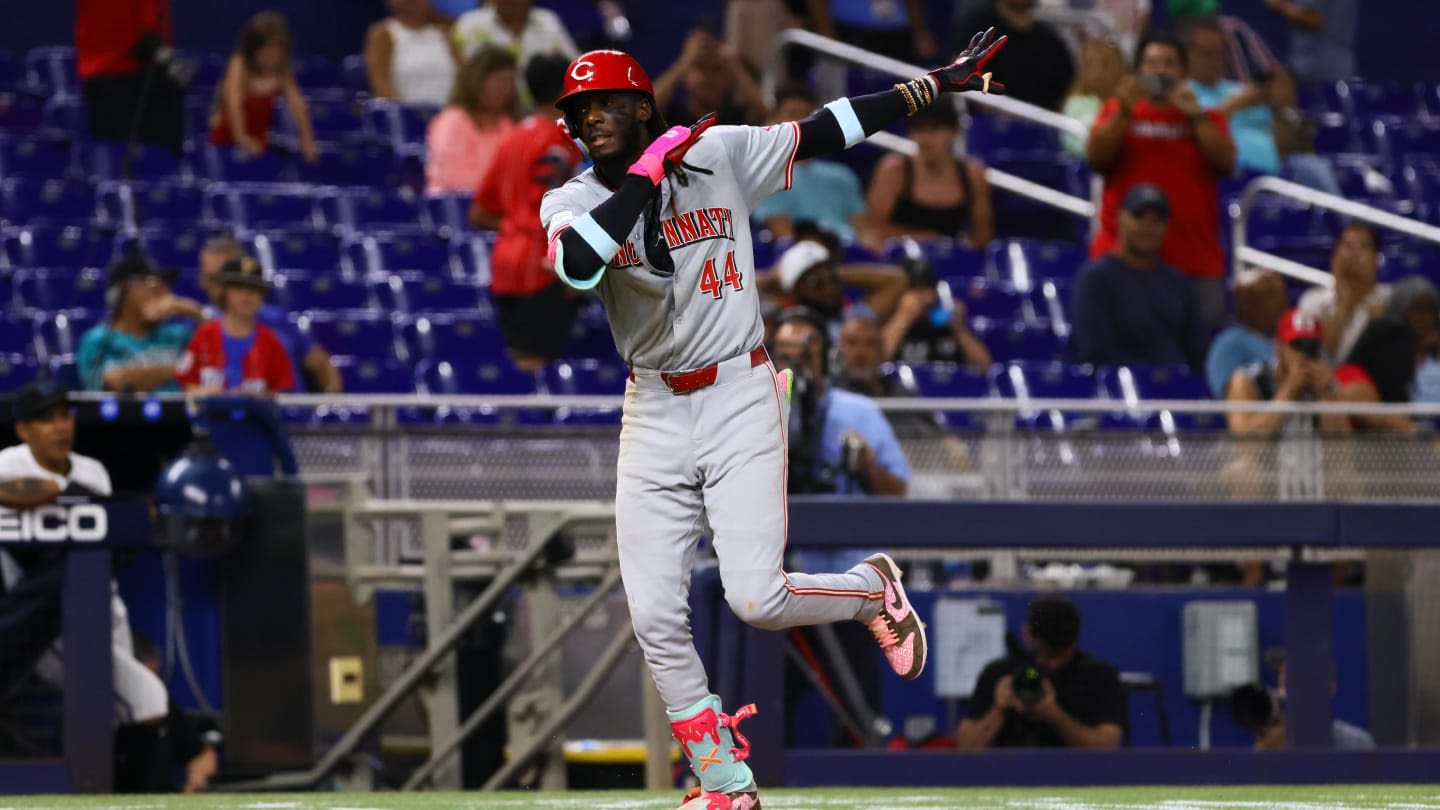 Cincinnati Reds Score Seven Runs in 10th Inning, Beat Marlins 10-4