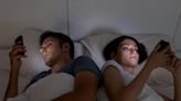 ¿Utiliza dispositivos electrónicos cuando está en la cama?