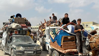 Israel bombardea ciudad de Gaza y deja cientos de desplazados y decenas de muertos