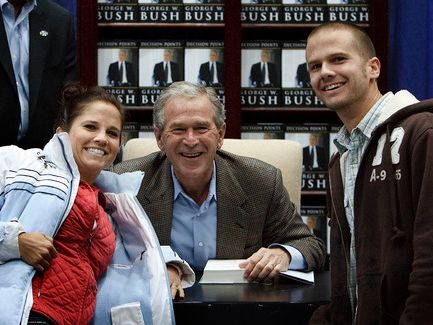 Hundreds thrilled to meet former President Bush