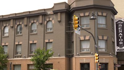 Saskatoon man survives three-storey fall from downtown building