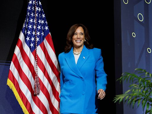 Leitores defendem que Biden 'passe o bastão' para Kamala Harris