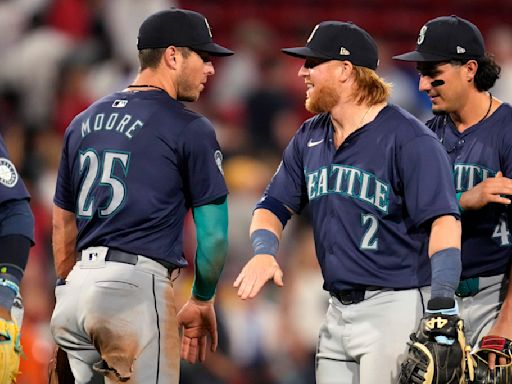 Mariners roll to decisive win over Red Sox