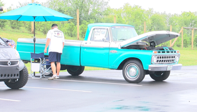 Brights Zoo hosts car show to benefit giraffe conservation