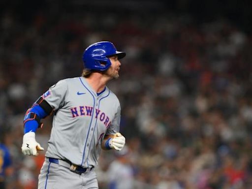 Mets 2B Jeff McNeil breaks wrist in 'huge blow' to team